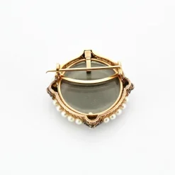 Broche Ancienne camée porte souvenir en or jaune et perles