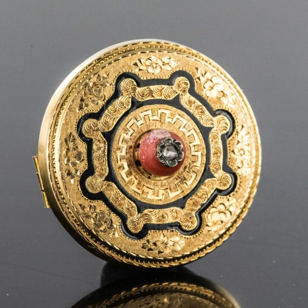 Broche ancienne corail émail et diamant