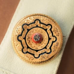 Broche ancienne corail émail et diamant