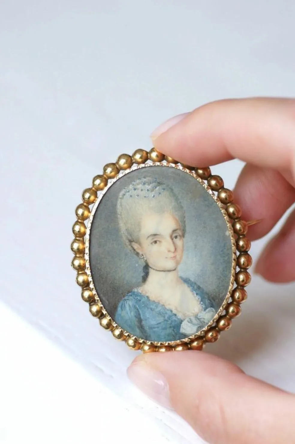 Broche ancienne en or et portrait miniature