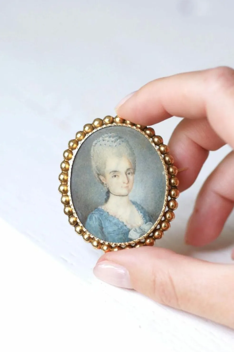Broche ancienne en or et portrait miniature