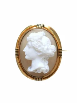 Broche ancienne en or jaune et camée agate