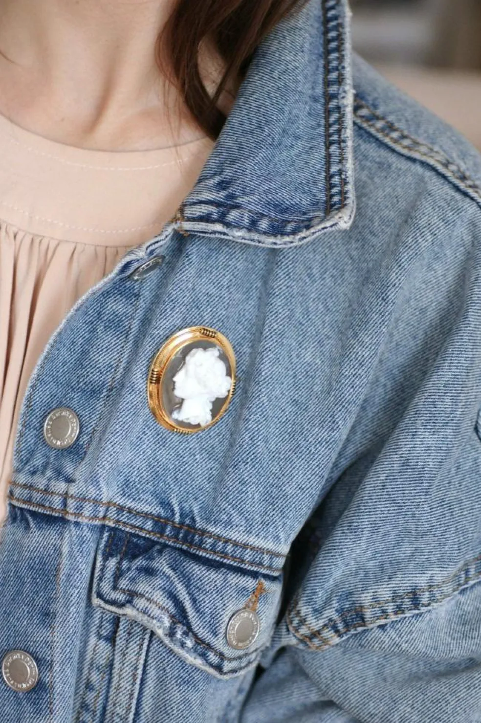 Broche ancienne en or jaune et camée agate