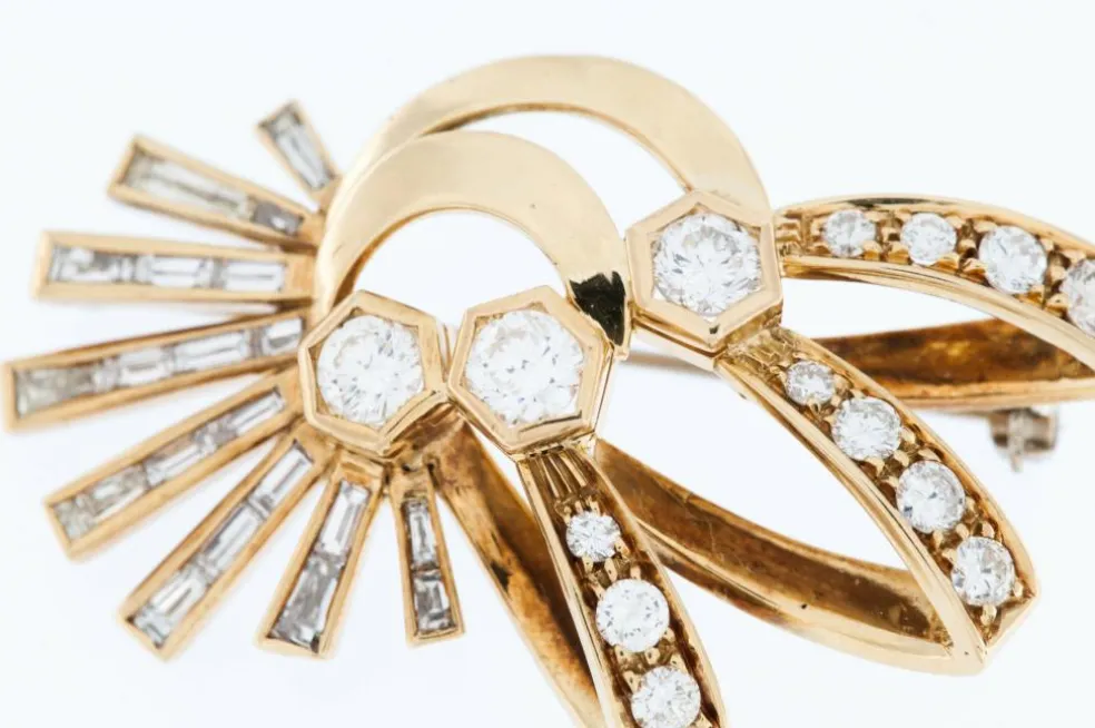 Broche ancienne en or jaune et diamants certificat HRD