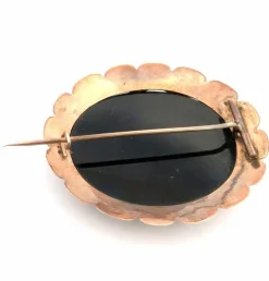 Broche ancienne en or jaune avec micromosaïque d'onyx
