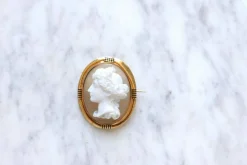 Broche ancienne en or jaune et camée agate