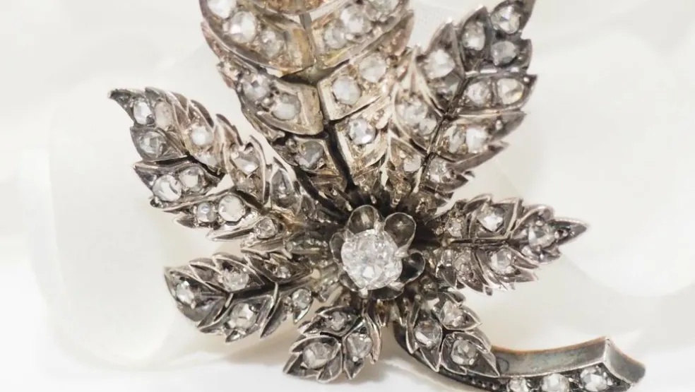Broche Ancienne En Or Rose Et Argent Ornée De Diamants