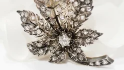 Broche Ancienne En Or Rose Et Argent Ornée De Diamants