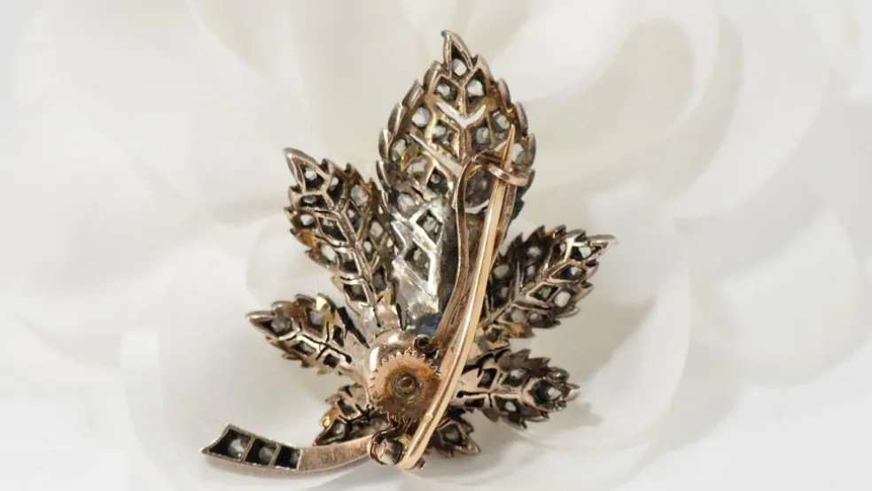 Broche Ancienne En Or Rose Et Argent Ornée De Diamants