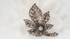 Broche Ancienne En Or Rose Et Argent Ornée De Diamants