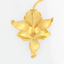 Broche ancienne lys en or mat et perle