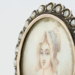 Broche ancienne miniature et perles sur argent