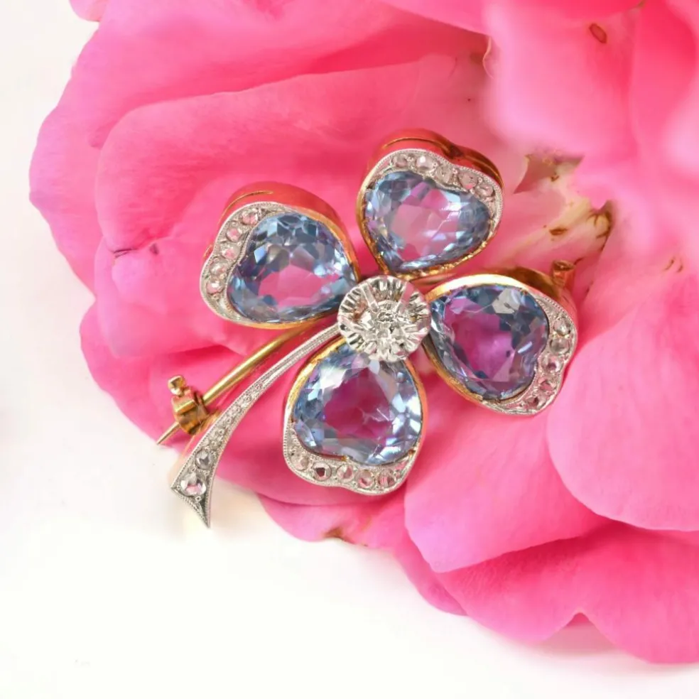 Broche ancienne trèfle spinelles et diamants