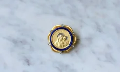 Broche Ancienne Vierge en or jaune Diamants et Email