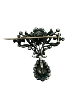 Broche antique avec émeraudes