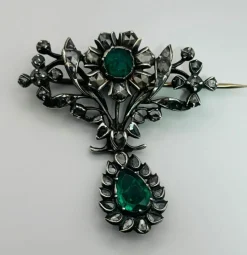 Broche antique avec émeraudes