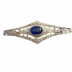 Broche Art Déco des années 1930 en or 18 kt et platine avec diamants et saphir synthétique