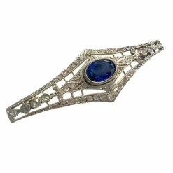 Broche Art Déco des années 1930 en or 18 kt et platine avec diamants et saphir synthétique