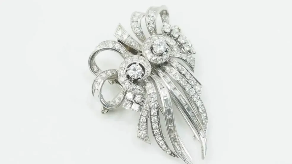 Broche Art déco double clips en or blanc et platine, diamants