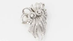 Broche Art déco double clips en or blanc et platine, diamants