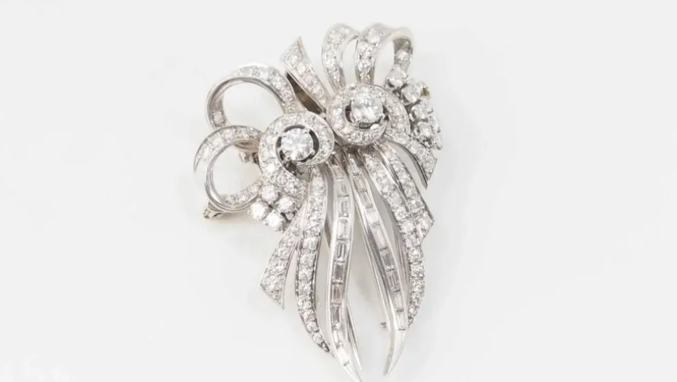 Broche Art déco double clips en or blanc et platine, diamants