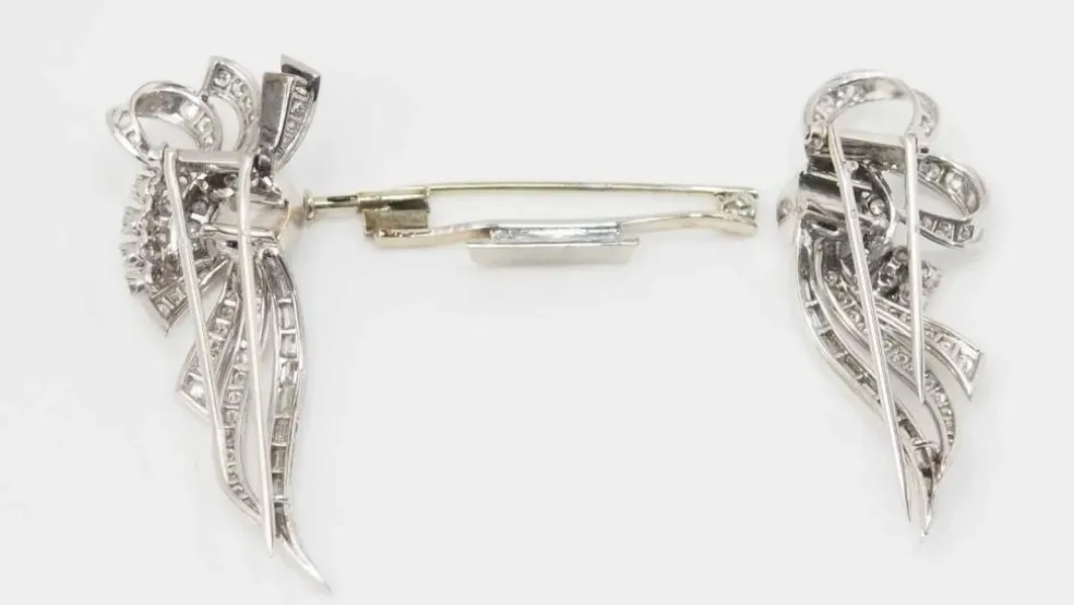 Broche Art déco double clips en or blanc et platine, diamants