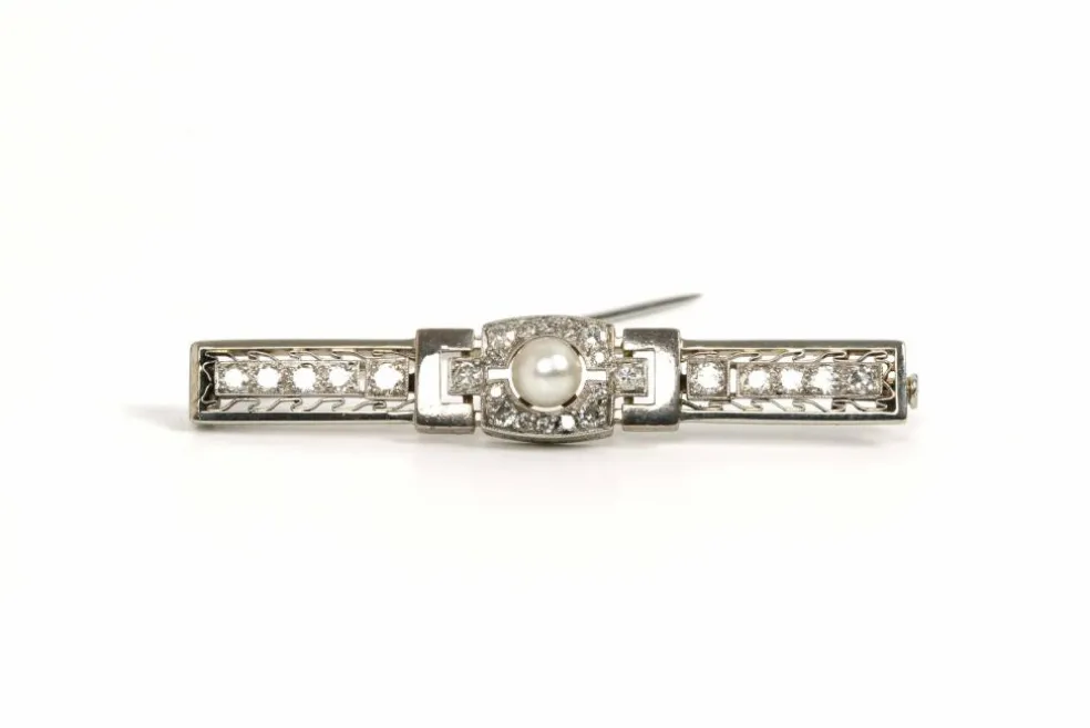 Broche Art Déco en or blanc 18 carats sertie de diamants "taille" brillant (+-0.366ct)