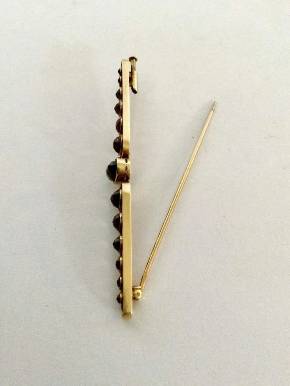 Broche Art Déco Grenats