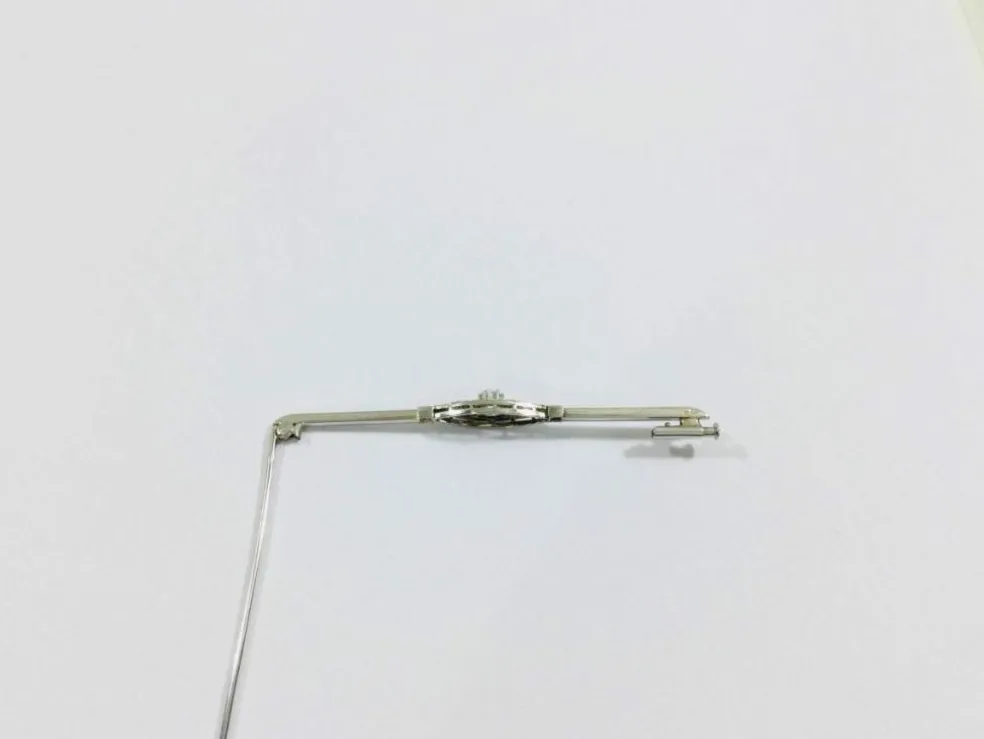 Broche Art Déco Or Blanc Diamants Saphirs