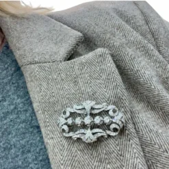 Broche Art Déco, époque 1930-1935, en or 18 carats avec diamants
