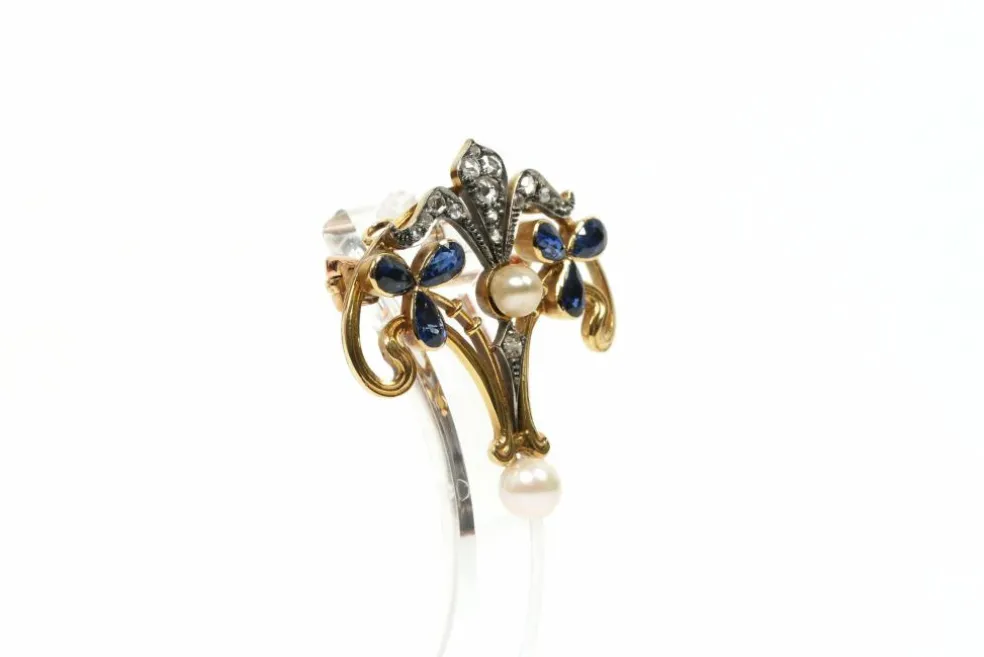 Broche Art Nouveau en or jaune, saphirs, diamants taille rose et perles