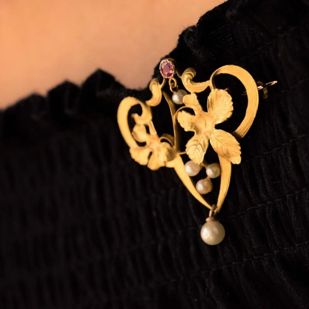 Broche art nouveau rubis perles