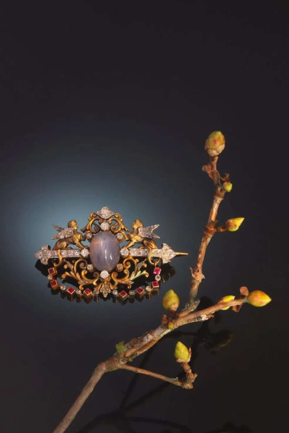 Broche avec deux sphinges diamant, saphir