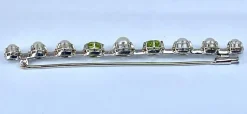 Broche barette en or 18 carats et platine en perles et peridots