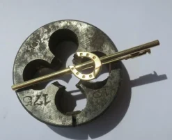 Broche barrette fer à cheval en or jaune