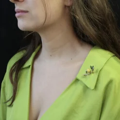 Broche branche de citronnier émail et perles fines