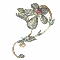Broche branche fleurie, diamants