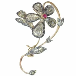 Broche branche fleurie, diamants