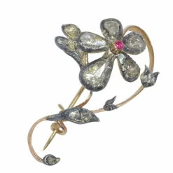 Broche branche fleurie, diamants