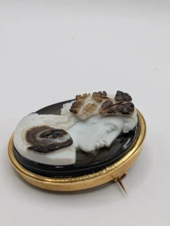 Broche Camée agate or jaune 18k