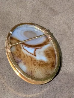Broche Camée agate or jaune 18k