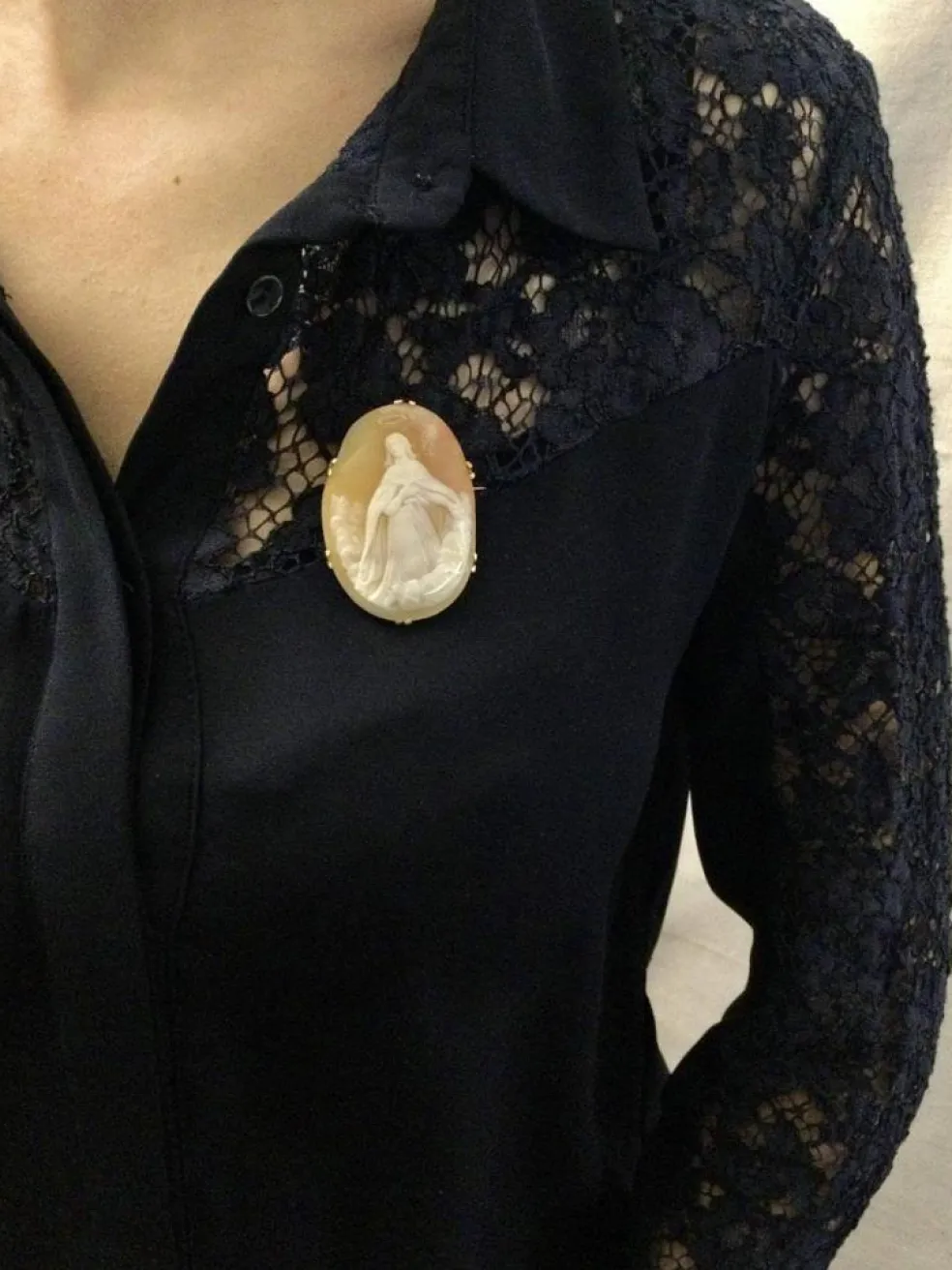 Broche camée en Or jaune