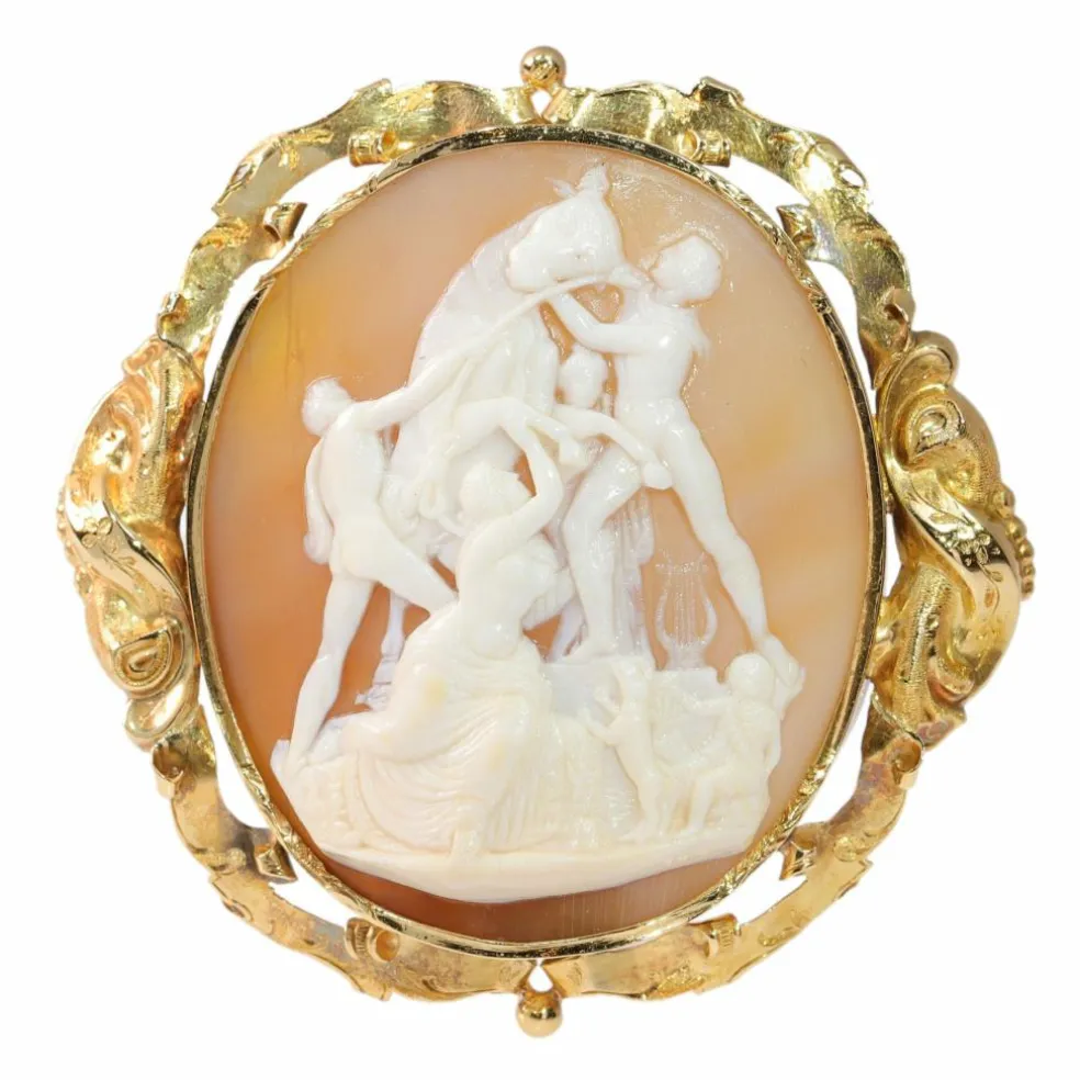 Broche camée Le Taureau Farnèse
