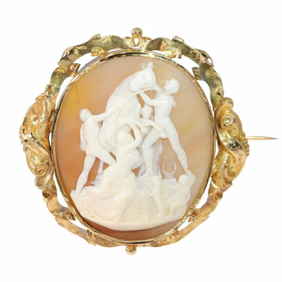 Broche camée Le Taureau Farnèse