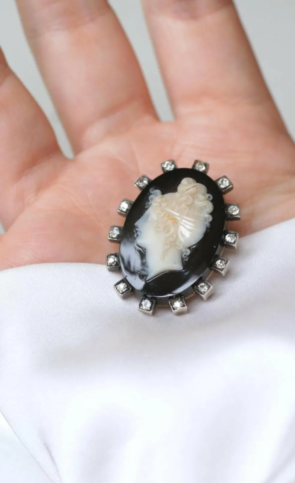 Broche Camée Onyx et Diamants