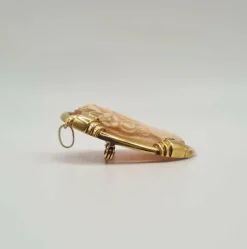 Broche camée or jaune