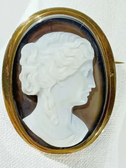 Broche camée or rose et agate