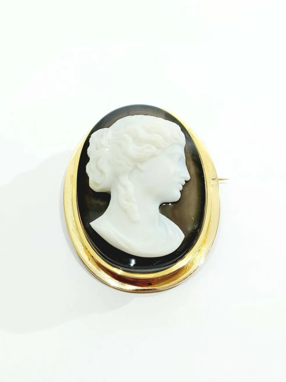 Broche camée or rose et agate