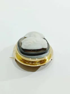 Broche camée or rose et agate