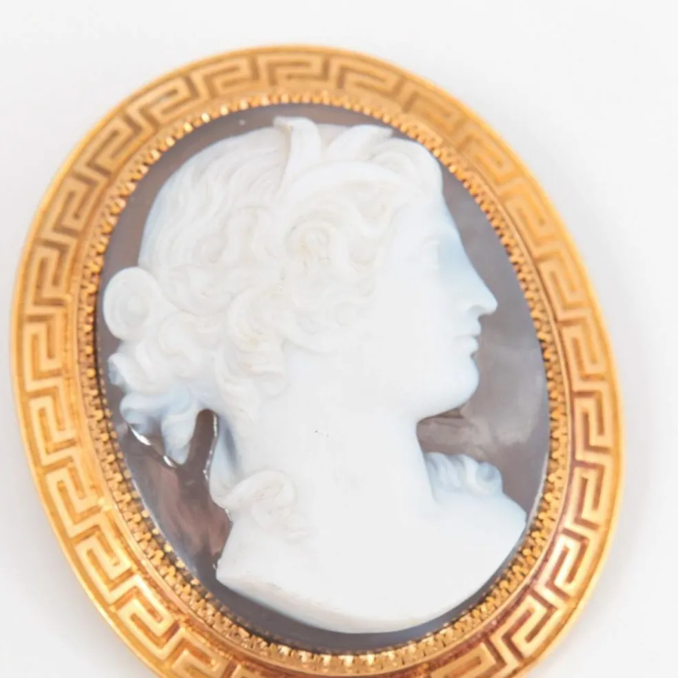Broche Camée sur Agate, Profil Féminin à l'Antique